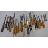 A GOOD SELECTION OF CHISELS TO INCLUDE MAKERS SUCH AS MARPLES & SON, SHEFFIELD,