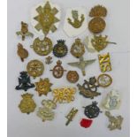 25 CAP BADGES TO INCLUDE HIGHLAND LIGHT INFANTRY, LOYAL NORTH LANCASHIRE, PARACHUTE REGIMENT,