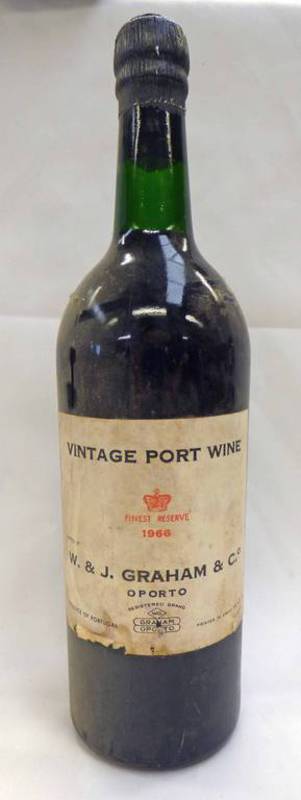 1 BOTTLE W & J GRAHAM & C OPORTO VINTAGE PORT FINEST RESERVE 1966 - INTO NECK