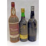 1 BOTTLE D'OLIVEIRAS VINHO MADEIRA AGED 3 YEARS,