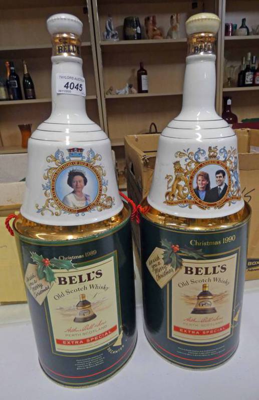 2 BELLS EXTRA SPECIAL CHRISTMAS 1989 & 1990 WHISKY DECANTERS AND 2 OTHER COMMEMORATIVE BELLS