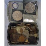 SELECTION OF UK AND FOREIGN COINS TO INCLUDE COMMEMORATIVE CROWNS, 1948 HALF CROWN,