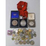 SELECTION OF VARIOUS COINS AND MEDALS TO INCLUDE 1924 US SILVER DOLLAR,