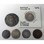 SELECTION OF SCOTTISH COINS TO INCLUDE 1696 WILLIAM II 5 SHILLINGS, 1799 LANARKSHIRE TOKEN,