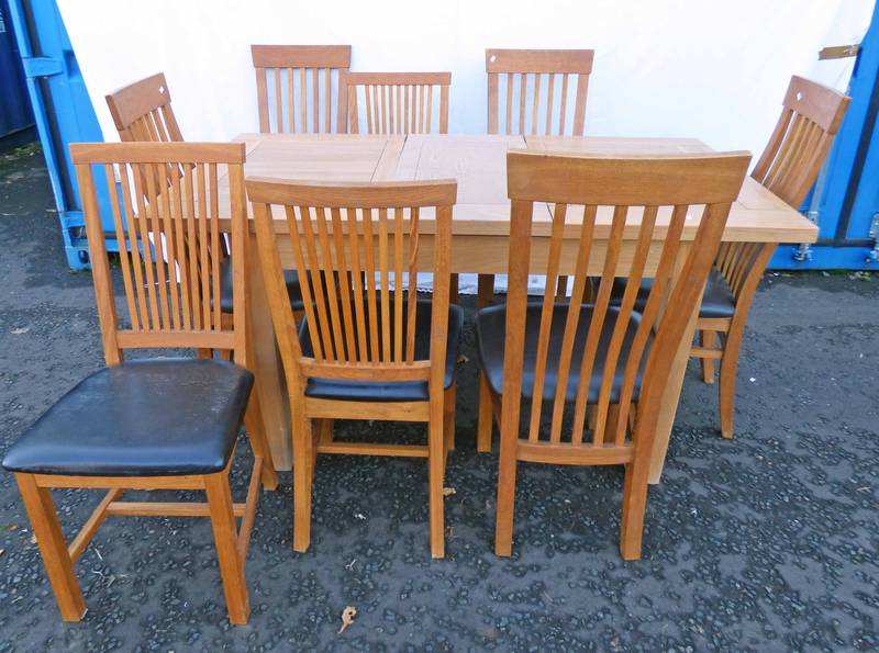 OAK DINING TABLE WITH LEAF ON SQUARE SUPPORTS & 8 OAK CHAIRS - LENGTH 161 CM