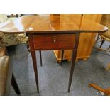 19TH CENTURY MAHOGANY DROP LEAF TALE ON SQUARE SUPPORTS