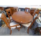 CIRCULAR MAHOGANY DINING TABLE WITH CENTRE LEAF, .