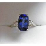 TANZANITE & DIAMOND 3-STONE RING IN WHITE GOLD MOUNT MARKED 585.