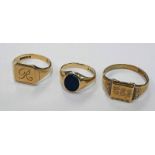 2 X 9CT SIGNET RINGS & 9CT GOLD BLOODSTONE RING -11.