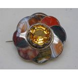 19TH CENTURY CITRINE & AGATE SET SCOTTISH BROOCH - 5CM DIAMETER