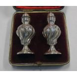 PAIR OF SILVER PEPPERS WITH SWIRLED DECORATIVE 4 GOLDSMITHS & SILVERSMITHS CO LONDON IN FITTED CASE