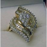9K GOLD DIAMOND CLUSTER RING,