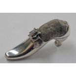 EDWARDIAN SILVER SHOE PIN CUSHION WITH DECORATIVE BUCKLE MOUNT, BIRMINGHAM 1904 - 6.