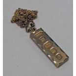 9CT GOLD INGOT PENDANT ON A 9CT GOLD CHAIN - 18.