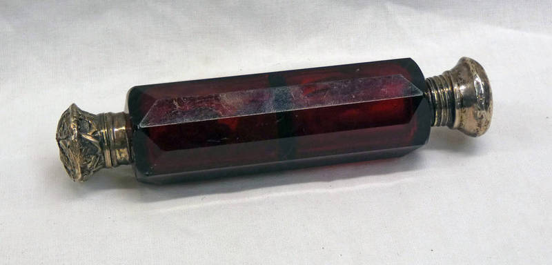 DOUBLE SIDED RED GLASS SCENT BOTTLE WITH WHITE METAL TOPS