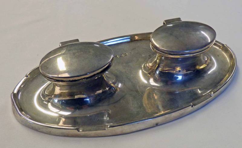 SILVER INKWELL DESK SET BIRMINGHAM 1914 Condition Report: 1 liner damaged,