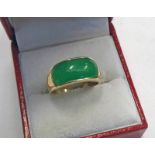 14K GOLD GREEN HARDSTONE RING - 3.5G Condition Report: Ring size: O.