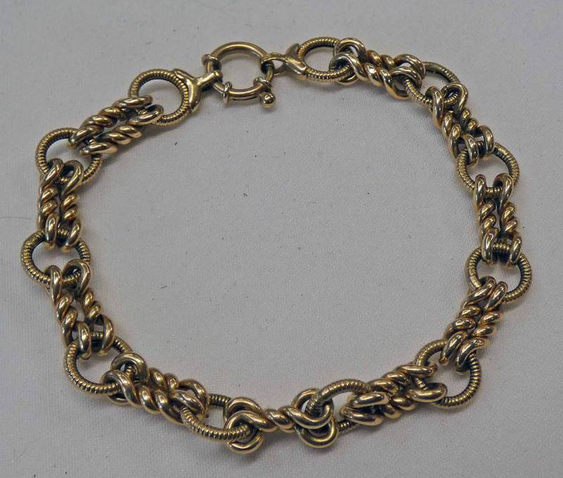 9CT GOLD FANCY LINK BRACELET - 8.