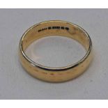 9CT GOLD WEDDING BAND - 4.