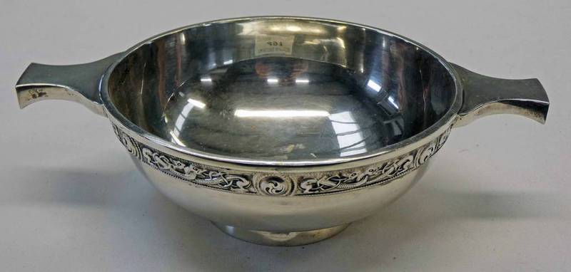 SCOTTISH SILVER QUAICH WITH CELTIC PATTERN RIM BY HAMILTON & INCHES EDINBURGH 1976 - 220G,