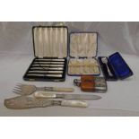 PAIR OF SILVER MOUNTED FISH SERVERS WITH MOTHER OF PEARL HANDLES & MATCHING BREAD KNIFE,
