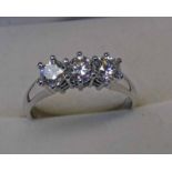 18K WHITE GOLD 3 - STONE DIAMOND SET RING, THE 3 BRILLIANT CUT DIAMONDS APPROX 0.