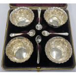CASED SET OF 4 SILVER SALTS BIRMINGHAM 1890 IN FITTED CASE & 4 SILVER SPOONS