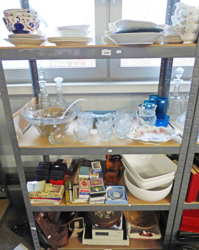 LARGE SELECTION OF VARIOUS PORCELAIN GLASSWARE,