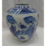 19TH CENTURY CHINESE BLUE & WHITE BALUSTER VASE DECORATED WITH FIGURES,