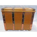 OAK COPPER BOUND BOX WITH 2 HANDLES Condition Report: Small score to top.