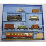 HORNBY DUBLO EDG17 (3-RAIL) TANK GOODS SET WITH 0-6-2T BR 69567 LOCOMOTIVE, FOUR WAGONS,