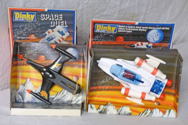 TWO DINKY TOY MODEL VEHICLES INCLUDING 362 - TRIDENT STAR FIGHTER TOGETHER WITH 367 - SPACE BATTLE