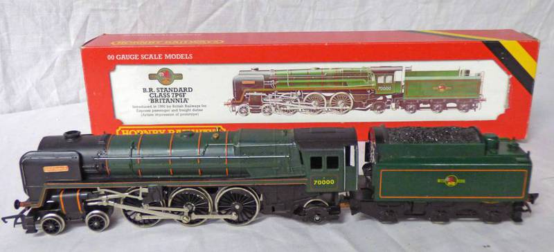 HORNBY R350 00 GAUGE B.R. CLASS A4 4-6-2 'MALLARD' 60022 STEAM LOCOMOTIVE & TENDER.