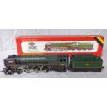 HORNBY R350 00 GAUGE B.R. CLASS A4 4-6-2 'MALLARD' 60022 STEAM LOCOMOTIVE & TENDER.