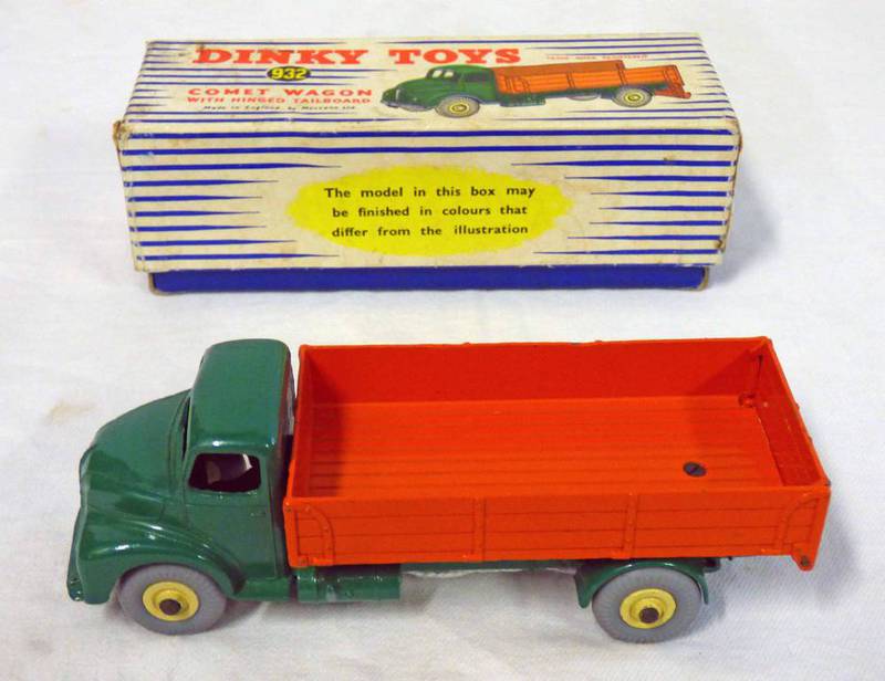 DINKY TOYS 932 - COMET WAGON WITH HINGED TAILBOARD.