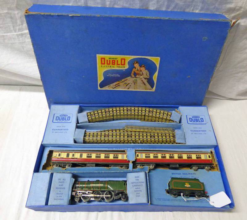 HORNBY DUBLO EDP12 00 GAUGE (3-RAIL) DUCHESS OF MONTROSE B.R (L.M.R) PASSENGER TRAIN SET.