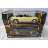 TWO MAISTO 1:18 SCALE MODEL CARS INCLUDING 1999 MUSTANG GT TOGETHER WITH THUNDERBIRD SHOW CAR.