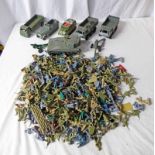 SELECTION OF PLASTIC SOLDIERS & VEHICLES