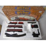 HORNBY R1025 00 GAUGE HARRY POTTER AND THE PHILOSOPHERS STONE HOGWARTS EXPRESS ELECTRIC TRAIN SET.