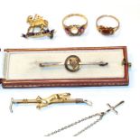 A fox mask stock pin, stamped '9CT', length 4.7cm; a running fox and hunting crop bar brooch,