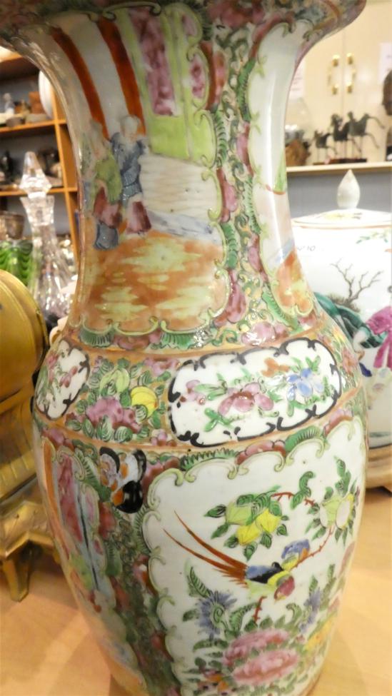 A 19th century Canton famille rose vase - Image 4 of 6