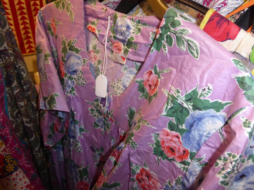 Eighteen Assorted Circa 1930's-1950's Printed Cotton Aprons and Housecoats, including a Conquestor - Image 2 of 8