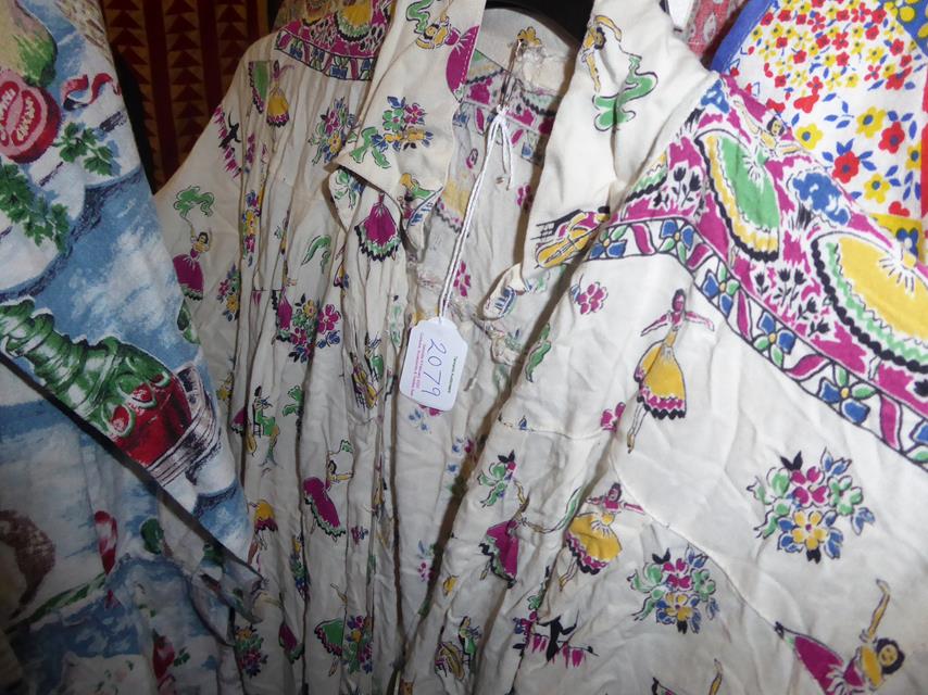 Eighteen Assorted Circa 1930's-1950's Printed Cotton Aprons and Housecoats, including a Conquestor - Image 8 of 8