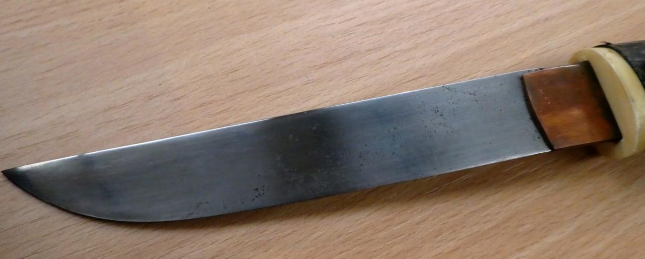 A Second World War Japanese Kamikaze Pilot's Knife, with unsigned 13.5cm steel blade, one piece - Image 5 of 5
