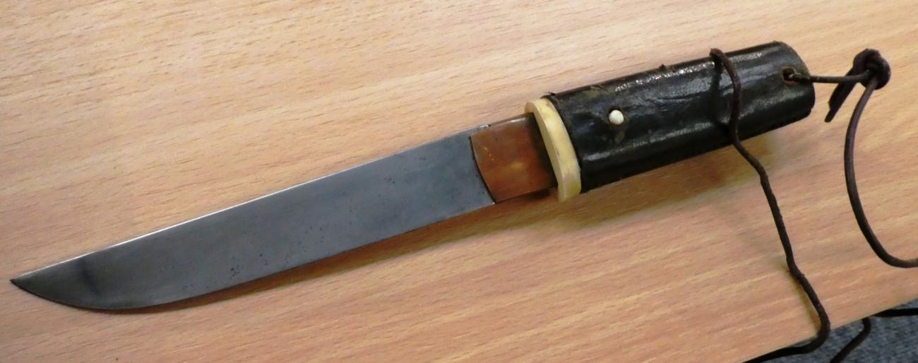 A Second World War Japanese Kamikaze Pilot's Knife, with unsigned 13.5cm steel blade, one piece - Image 2 of 5