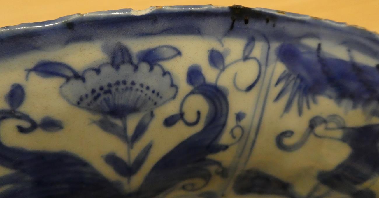 A Chinese Kraak Porcelain Charger, 17th century, painted in underglaze blue with figures in a garden - Image 5 of 9