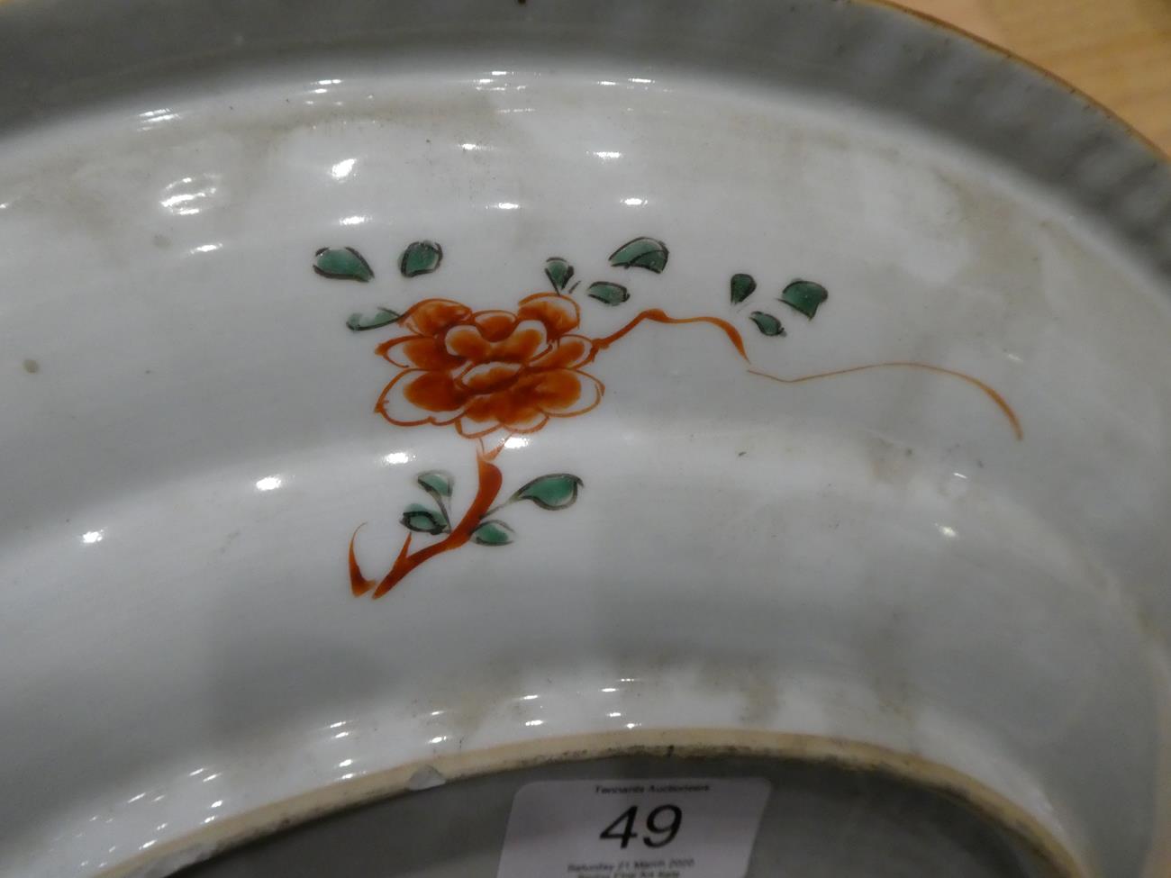 A Chinese Porcelain Charger, Kangxi, painted in famille verte enamels with figures in a fenced - Image 2 of 7