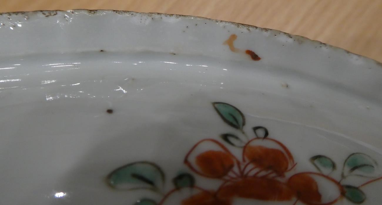 A Chinese Porcelain Dish, Kangxi, painted in famille verte enamels with a birds amongst foliage - Image 11 of 11