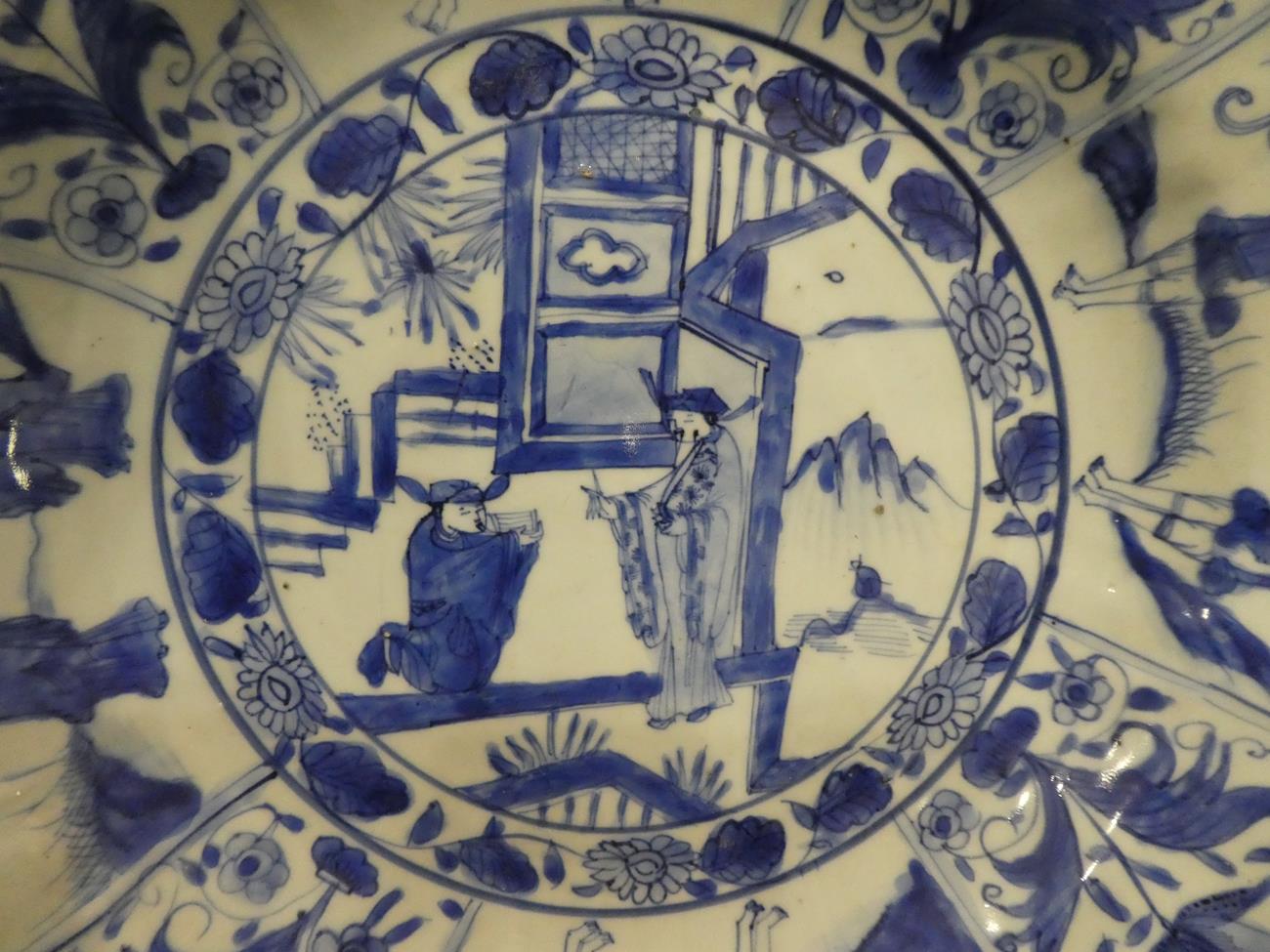 A Chinese Kraak Porcelain Charger, 17th century, painted in underglaze blue with figures in a garden - Image 4 of 9