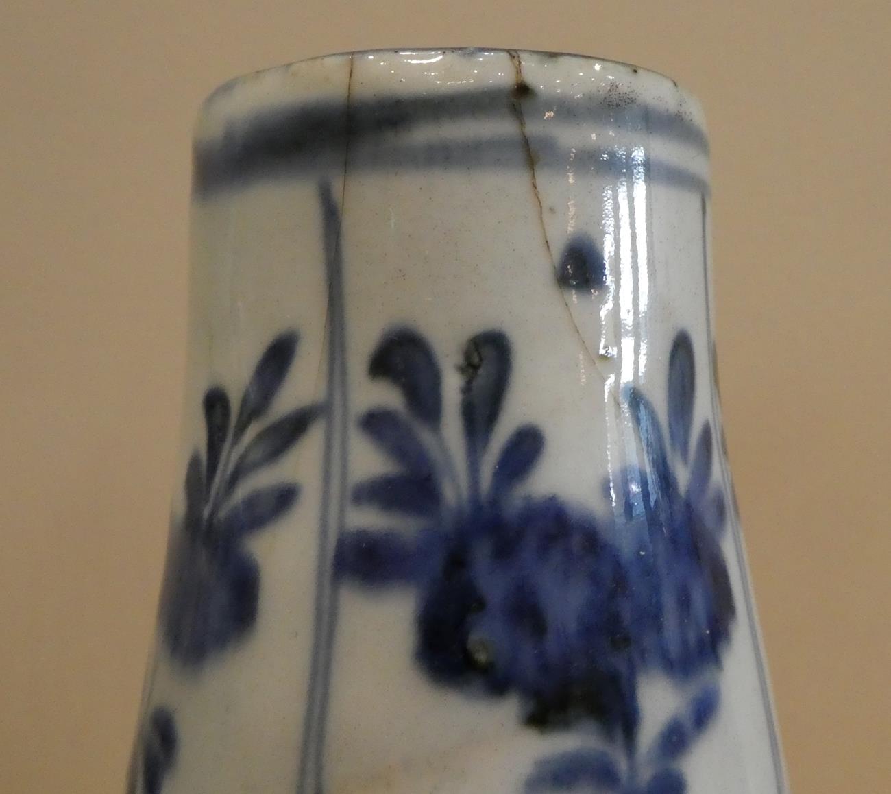 A Kraak Porcelain Ewer, early 17th century, of pear shape with loop handle, typically painted in - Image 7 of 9